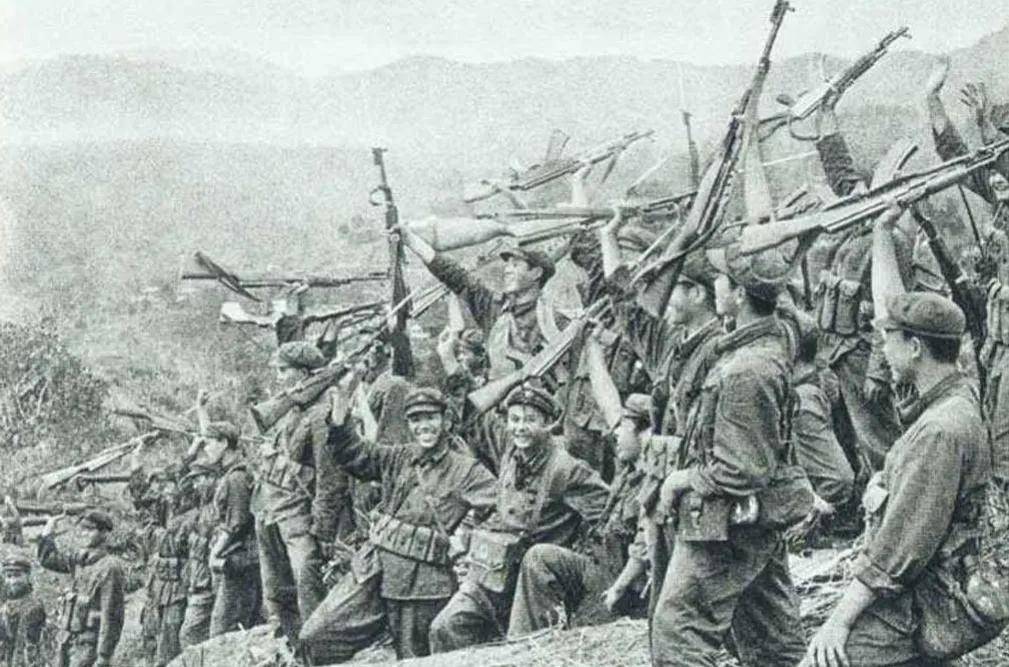 关键战局中,另一支队伍突然反击了 关键战局中,另一支队伍突然反击了